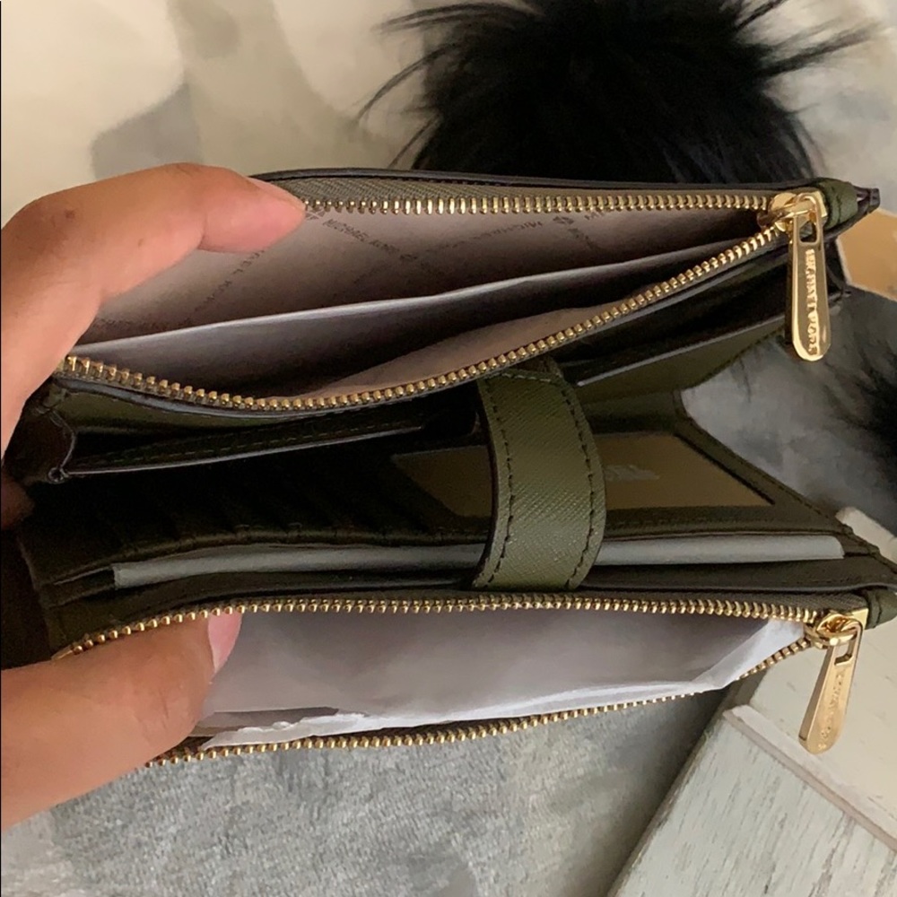 Available 🌿New MK double zipper wallet - Picture 4 of 5
